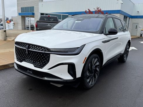 New 2026 Lincoln Nautilus Reserve image 3