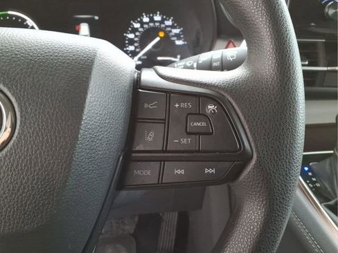 Used 2024 Toyota Sienna LE image 17