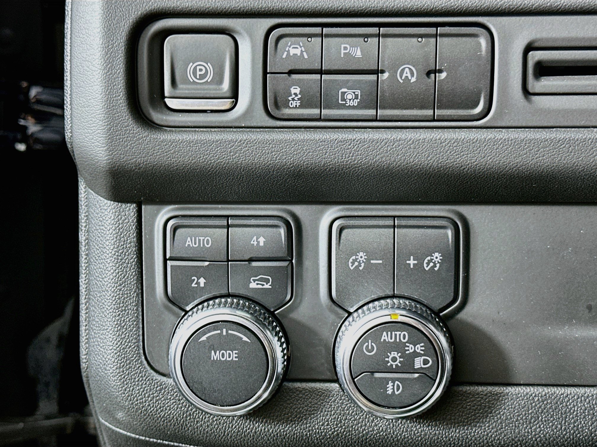 Used 2024 GMC Yukon SLT w/ SLT Premium Package AWD/4WD image 17