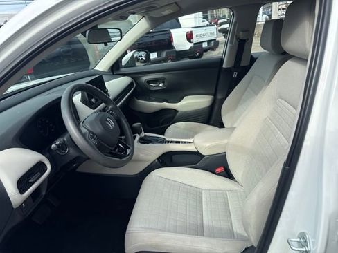 Certified 2023 Honda HR-V LX image 3