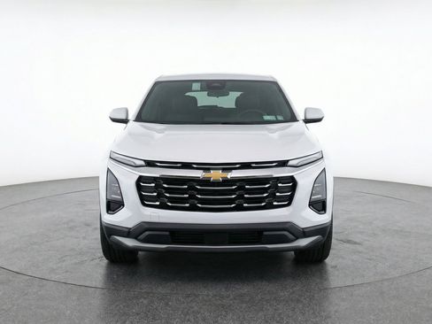 Used 2025 Chevrolet Equinox LT FWD image 2