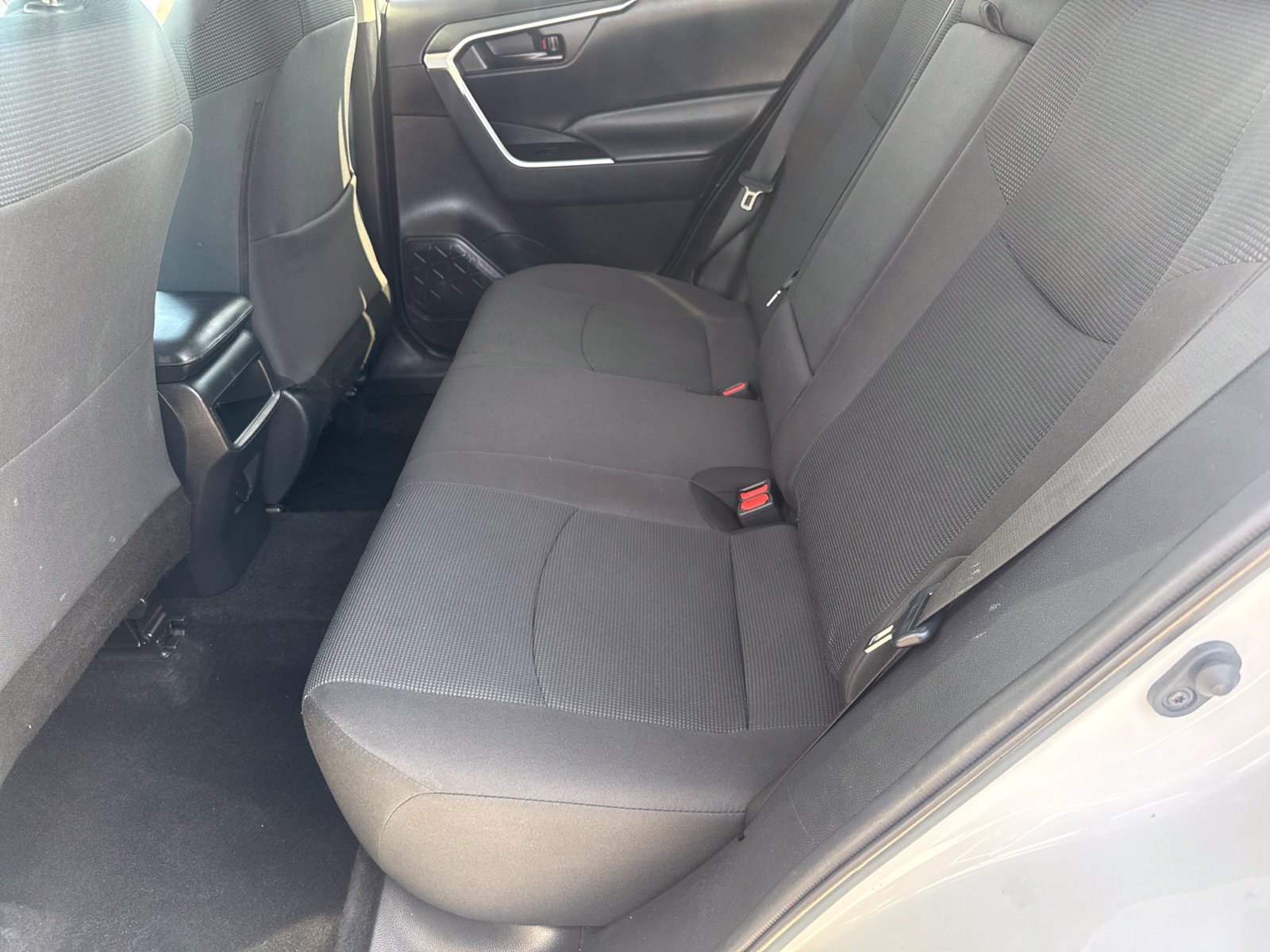 Used 2021 Toyota RAV4 LE w/ Carpet Mat Package (TMS) FWD image 18