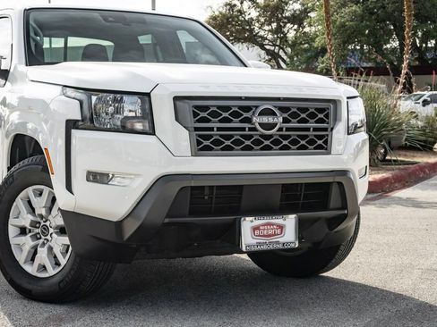Used 2024 Nissan Frontier SV w/ SV Convenience Package RWD image 3