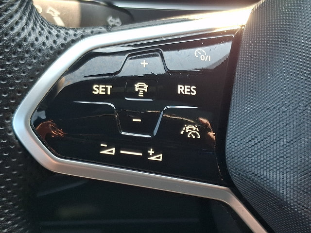 Certified 2024 Volkswagen Tiguan SE R-Line AWD/4WD image 21