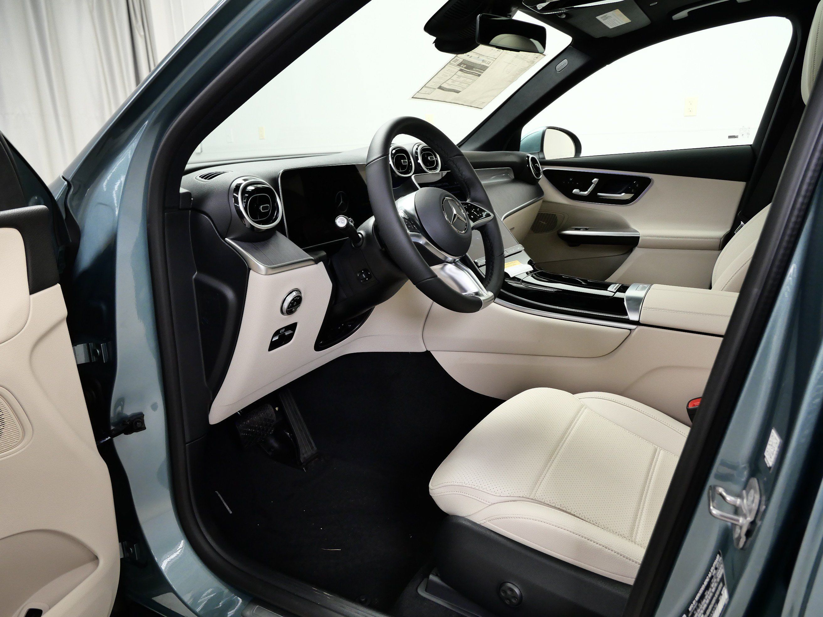 New 2027 Mercedes-Benz GLC 300 4MATIC image 7