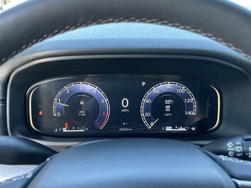 Certified 2025 Jeep Wagoneer Series III w/ Premium Group I AWD/4WD image 13