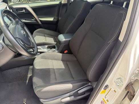 Used 2018 Toyota RAV4 XLE image 9