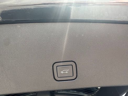 Certified 2024 Cadillac XT6 Sport w/ LPO, Floor Liner Package AWD/4WD image 32