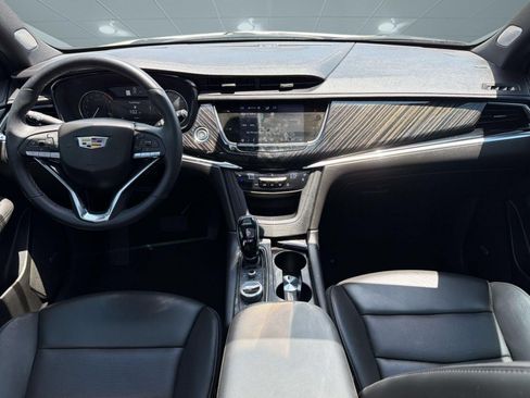 Used 2025 Cadillac XT6 Premium Luxury FWD image 15