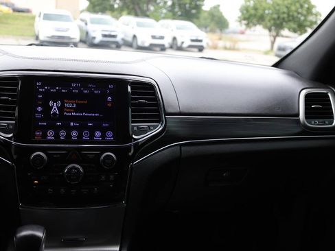 Used 2021 Jeep Grand Cherokee Limited AWD/4WD image 23
