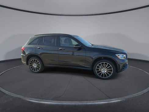 Used 2022 Mercedes-Benz GLC 300 image 2