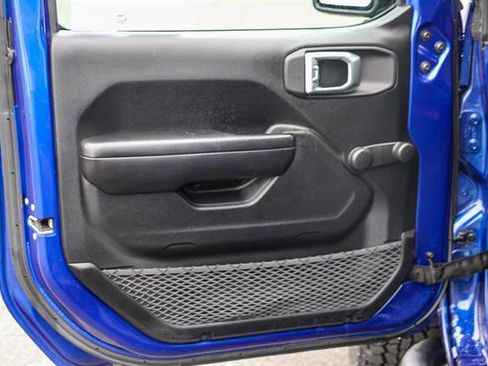 Used 2018 Jeep Wrangler Unlimited Sport image 19