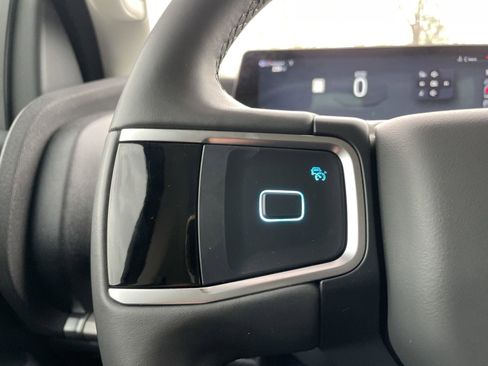 Used 2025 Ford Expedition Active image 17