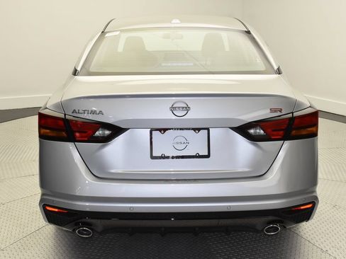 Used 2025 Nissan Altima 2.5 SR FWD image 6