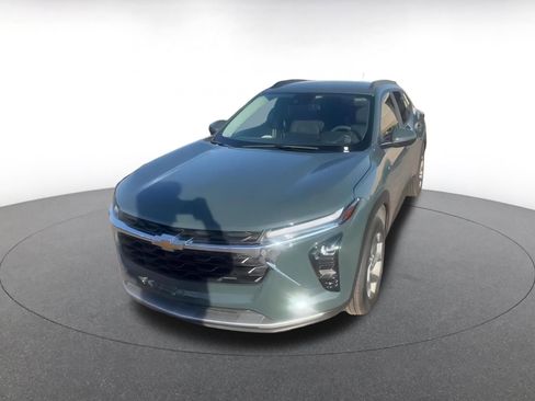 Used 2025 Chevrolet Trax LT image 7