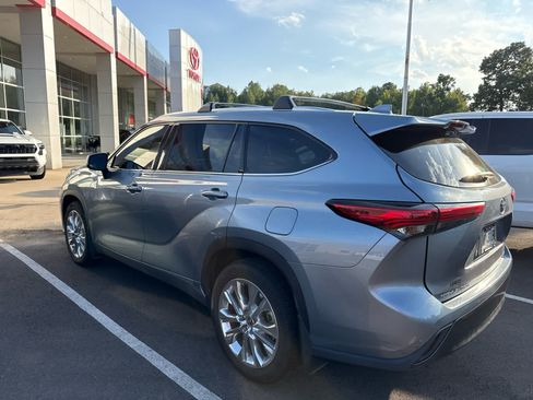 Used 2020 Toyota Highlander Limited FWD image 5