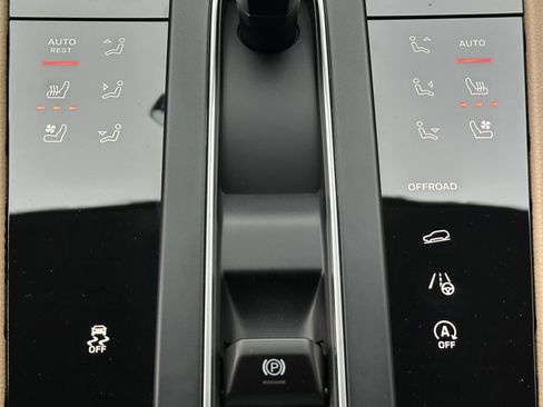 New 2026 Porsche Macan image 26