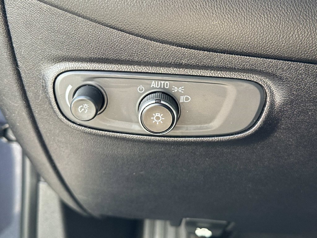 Used 2018 Chevrolet Equinox LT w/ Sun & Infotainment Package AWD/4WD image 30