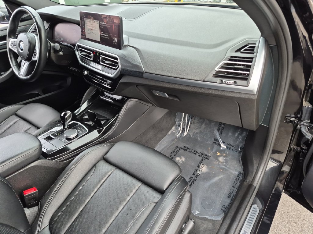 Certified 2025 BMW X4 xDrive30i w/ Premium Package AWD/4WD image 9