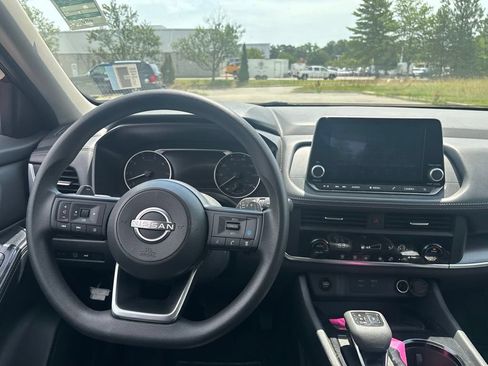 Used 2024 Nissan Rogue SV FWD image 13