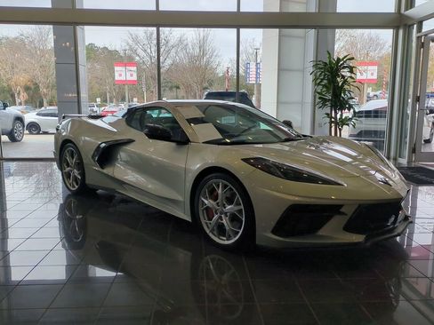 Used 2021 Chevrolet Corvette Stingray Premium Conv w/ Z51 Performance Package image 3