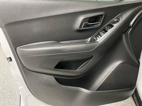 Used 2020 Chevrolet Trax LT w/ LT Convenience Package image 10