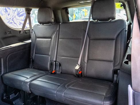 Used 2021 Chevrolet Suburban LT RWD image 35
