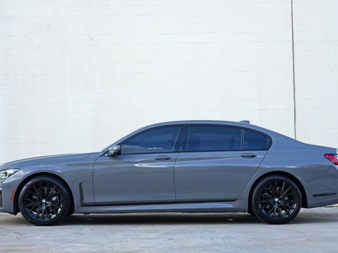 Used 2022 BMW 740i w/ M Sport Package RWD image 9