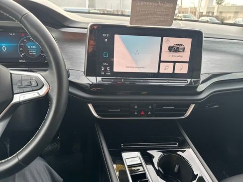 Certified 2025 Volkswagen Atlas Cross Sport SE w/ Black Wheel Package image 24