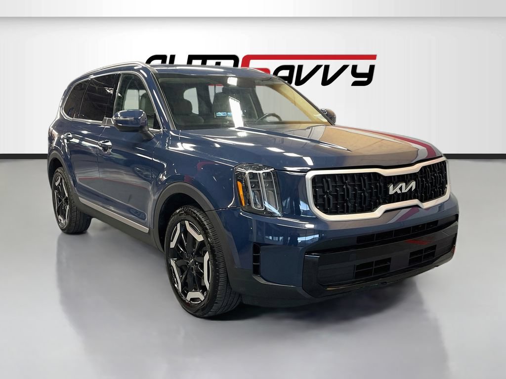 Used 2023 Kia Telluride S AWD/4WD image 1