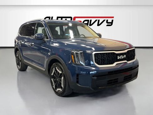Used 2023 Kia Telluride S AWD/4WD image 1