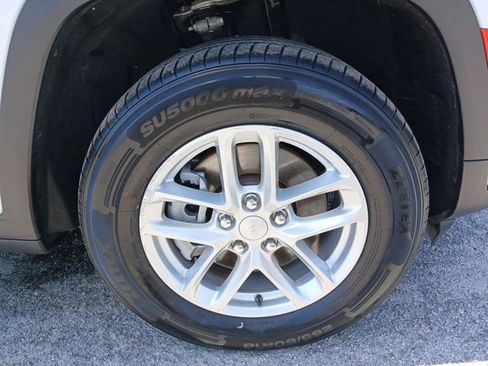 Used 2023 Jeep Grand Cherokee L Laredo RWD image 54