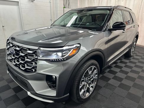 Used 2025 Ford Explorer Platinum w/ Ultimate Package AWD/4WD image 4