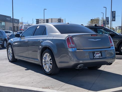 Used 2011 Chrysler 300 C image 7