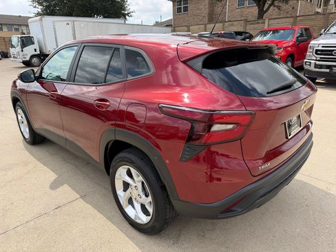 Used 2024 Chevrolet Trax LS w/ LS Convenience Package FWD image 5