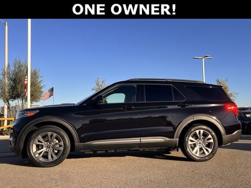 Used 2022 Ford Explorer XLT w/ Equipment Group 202A image 2