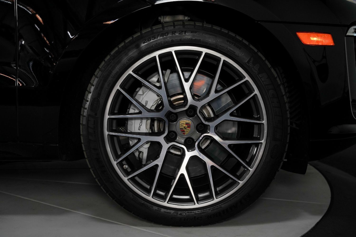 Used 2020 Porsche Macan Turbo AWD/4WD image 24
