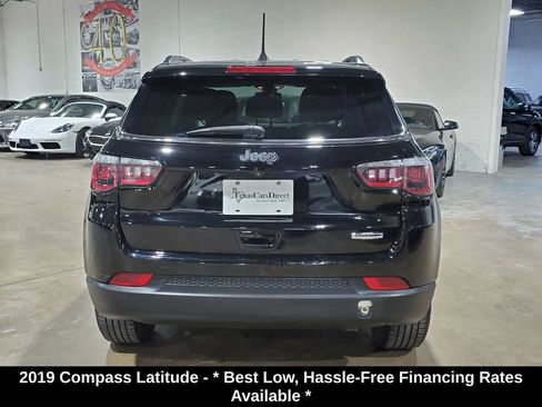 Used 2019 Jeep Compass Latitude FWD image 11