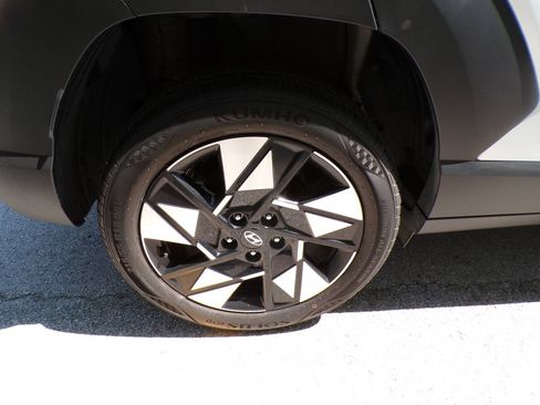 Certified 2024 Hyundai Kona SEL AWD/4WD image 20