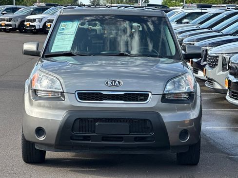 Used 2010 Kia Soul + w/ Audio Pkg FWD image 9