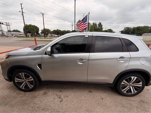 Used 2022 Mitsubishi Outlander Sport SE FWD image 2