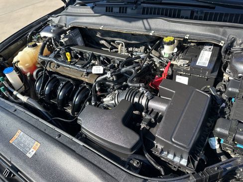 Used 2017 Ford Fusion SE w/ Fusion SE Technology Package image 16