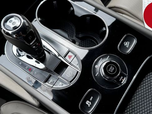 Used 2023 Bentley Bentayga Plug-In Hybrid AWD/4WD image 15