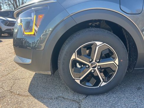 New 2025 Kia Niro EX w/ EX Cold Weather Package image 7