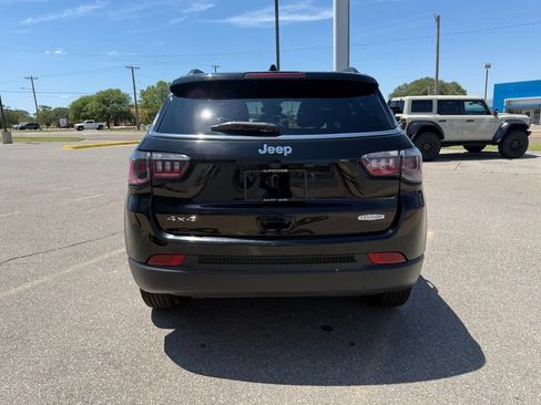 Used 2024 Jeep Compass Latitude AWD/4WD image 4