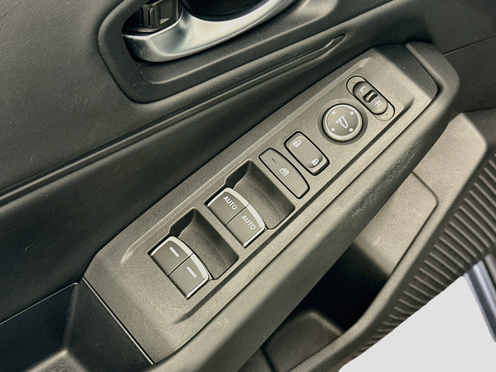 Used 2025 Honda Accord SE image 15