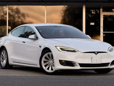 Used 2016 Tesla Model S 75D image 2