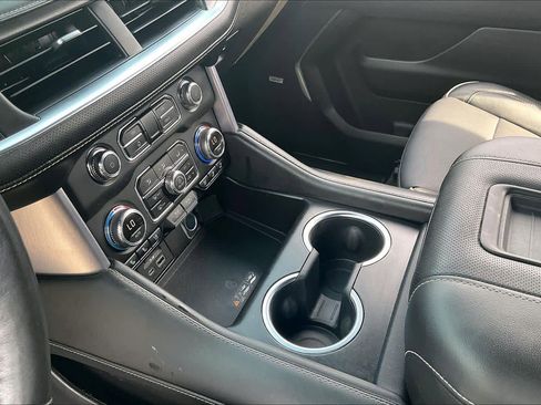 Used 2021 GMC Yukon XL SLT w/ SLT Premium Package image 14