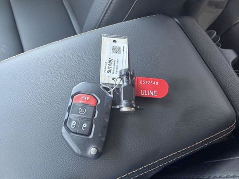 Used 2026 Jeep Gladiator Sport AWD/4WD image 13