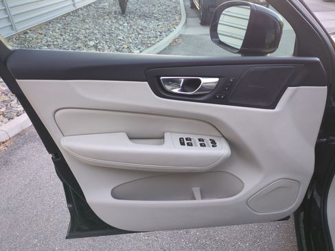 Used 2020 Volvo XC60 T6 Inscription w/ Protection Package Premier image 12